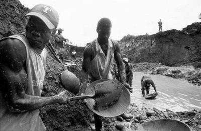 被黄金冲昏头脑可怜的淘金者