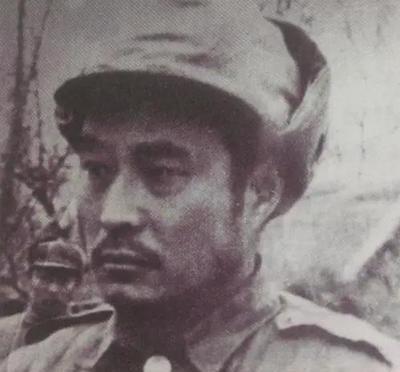 1948年11月24日下午，蒋介石正在官邸召开军事会议。参会的顾祝同收到最新战报