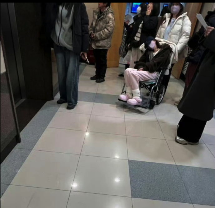 赵露思重病入院，公司回应来了