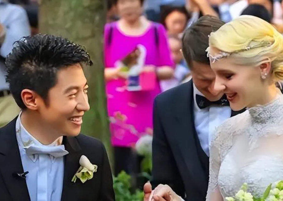 撒贝宁当父母前：
我肯定不会溺爱孩子，
肯定不会完全投入到养孩子中，
就给他们提