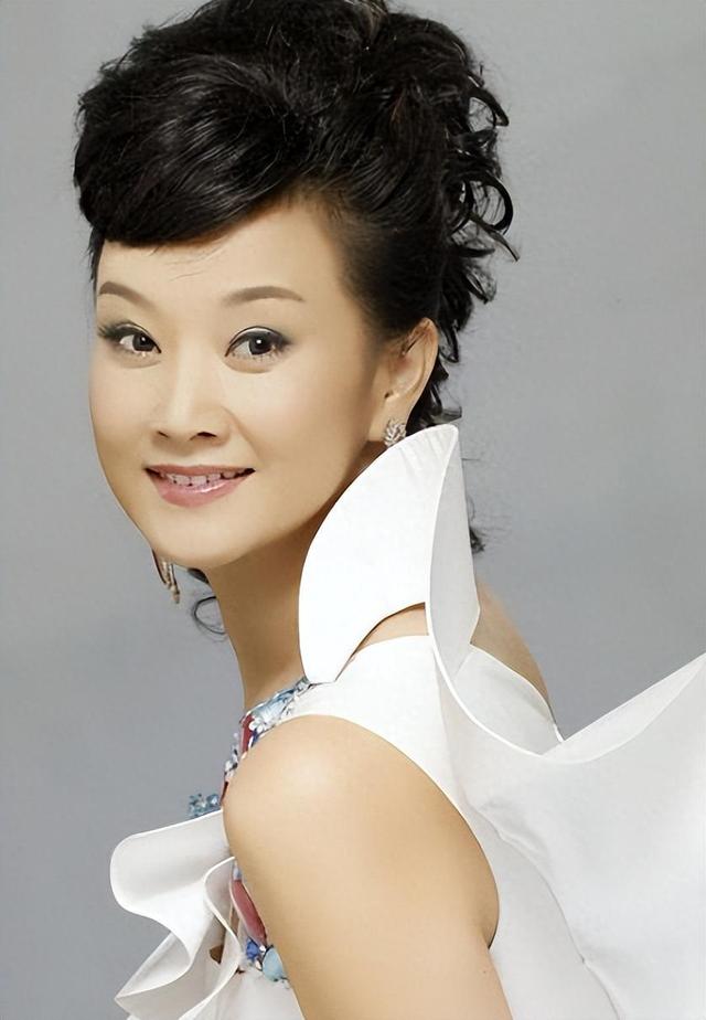 “民歌天后”宋祖英:为何能够连上24年春晚?且看赵本山的评价(苹果充电宝怎么验真假)-第6张图片-九妖电影 “民歌天后”宋祖英:为何能够连上24年春晚?且看赵本山的评价(苹果充电宝怎么验真假)-第6张图片-九妖电影