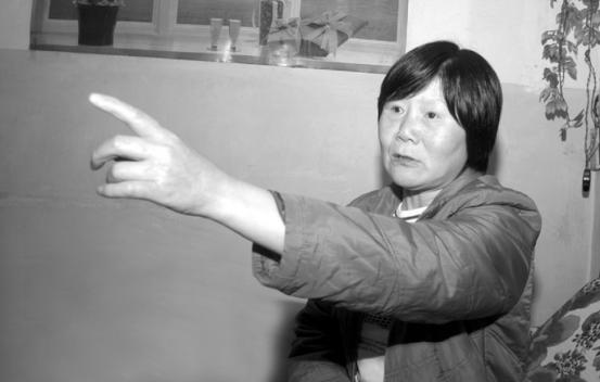 在1975年的春末夏初，神农架的深山里，人与自然和谐共处的场景依旧保持着数百年未