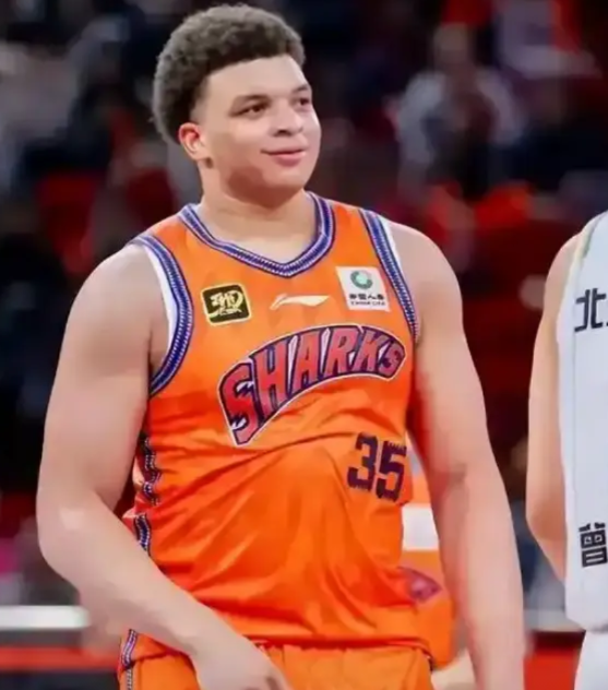 萨林杰谈小胖洛夫顿：

他认为洛夫顿要是来CBA打球，那肯定能统治这里，这是明摆