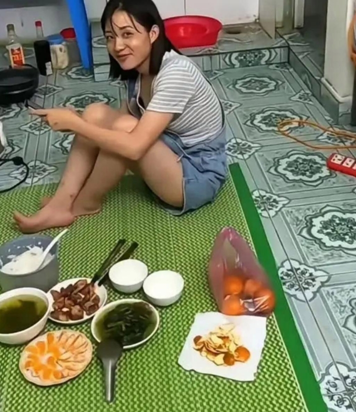 这样在席子上吃饭香吗？方便吗？卫生吗？