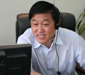 2000年，岳阳书记张昌平离任，谁知却发现门口放眼望去全是人，自己怎么都走不出市