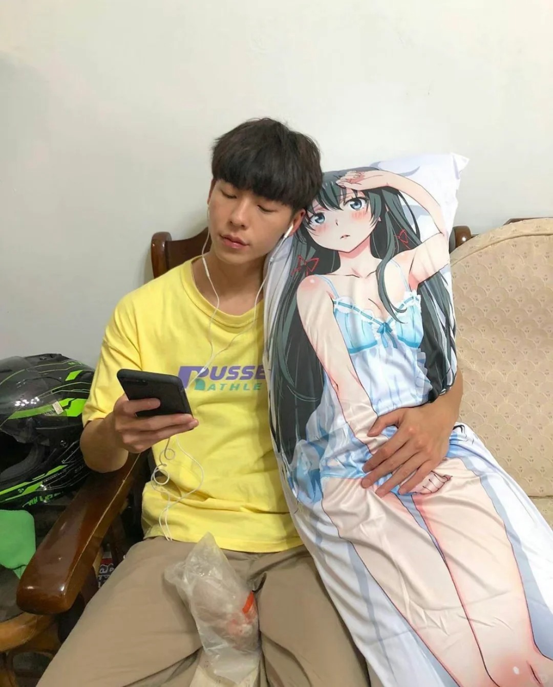 crush衣品差，我该怎么插手
网上聊了几个月很聊得来，也看过照片视频，就觉得衣