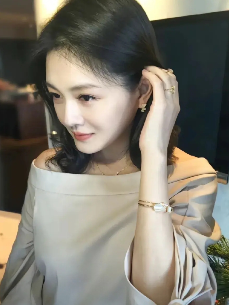 大S去世后，留下了多少遗产？
 
先说房产，台北有两套豪宅，值1亿多人民币，北京