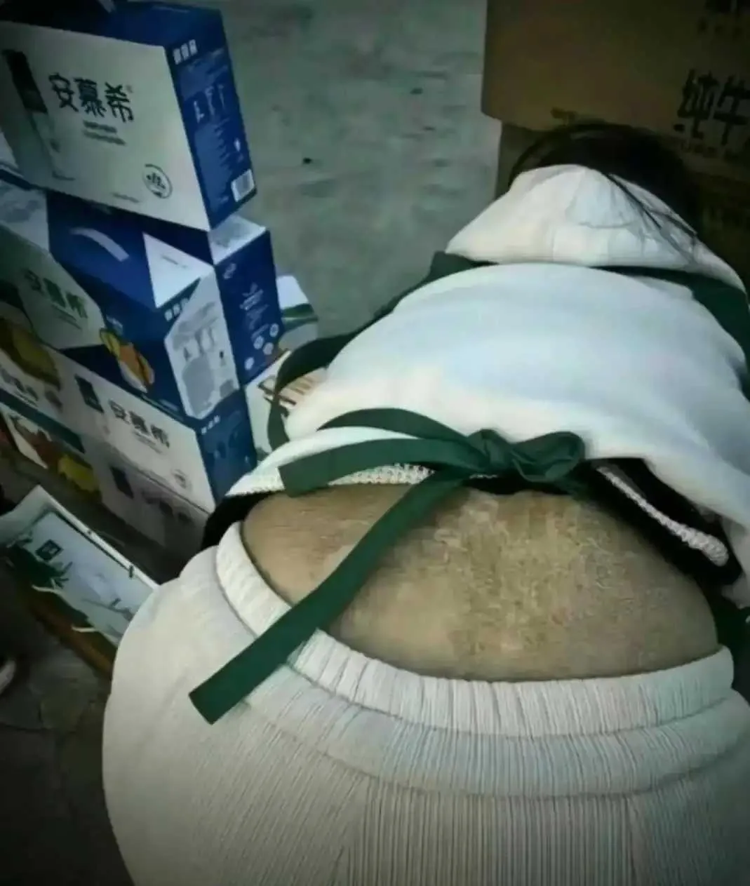 今天中午奔现的网友，你们分析分析[捂脸][捂脸][捂脸]