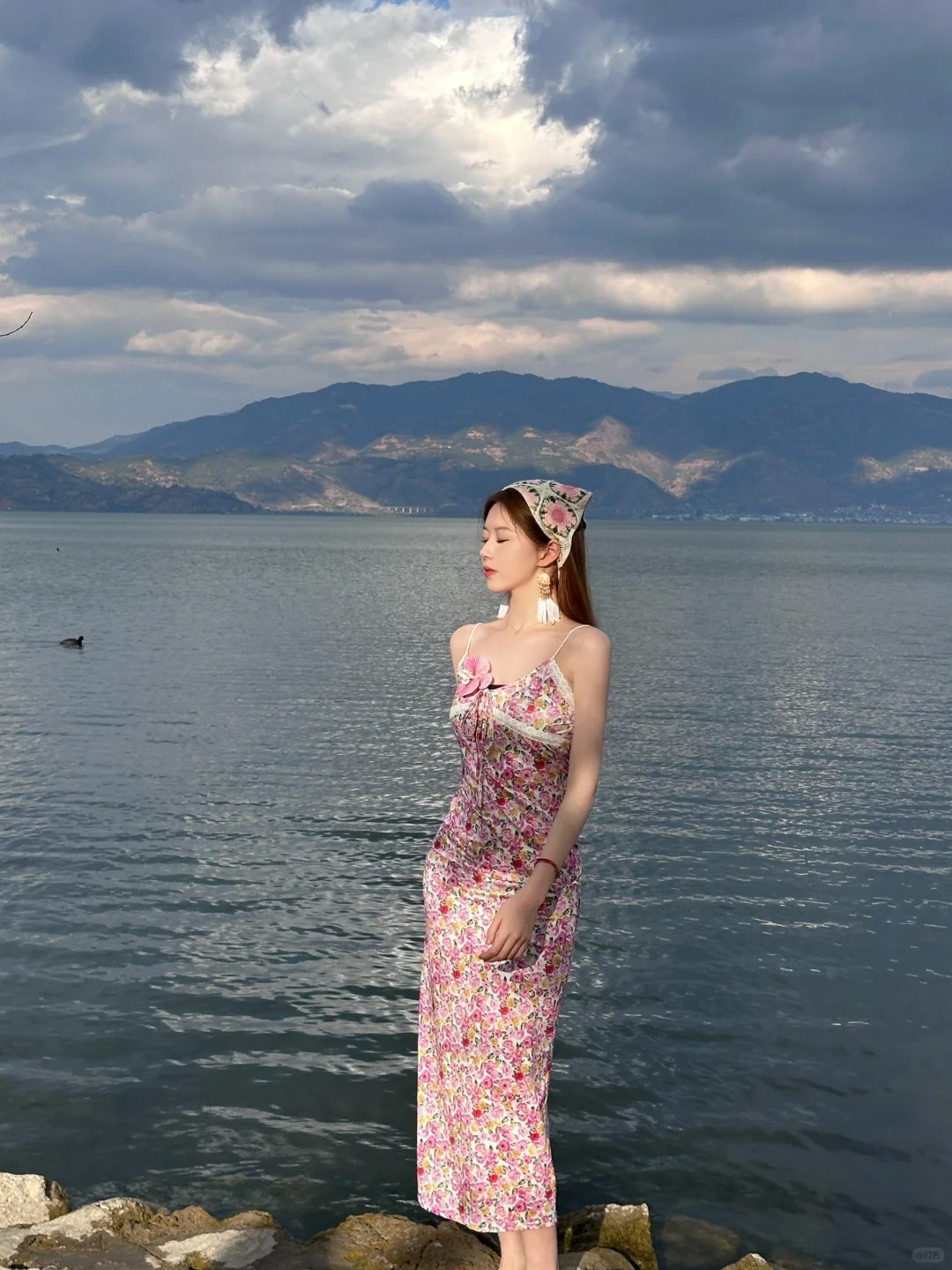 大理｜交换一张你在洱海拍的照片
爱大理的阳光☀️我们拍照的时候正好有一束光照了进