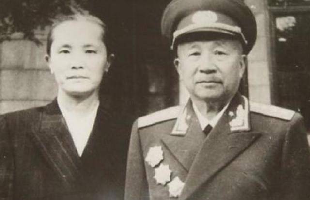 1957年冬，部队的1位于姓连长写了1封求助信，诉说了家中遭受的冤屈。原来，该连