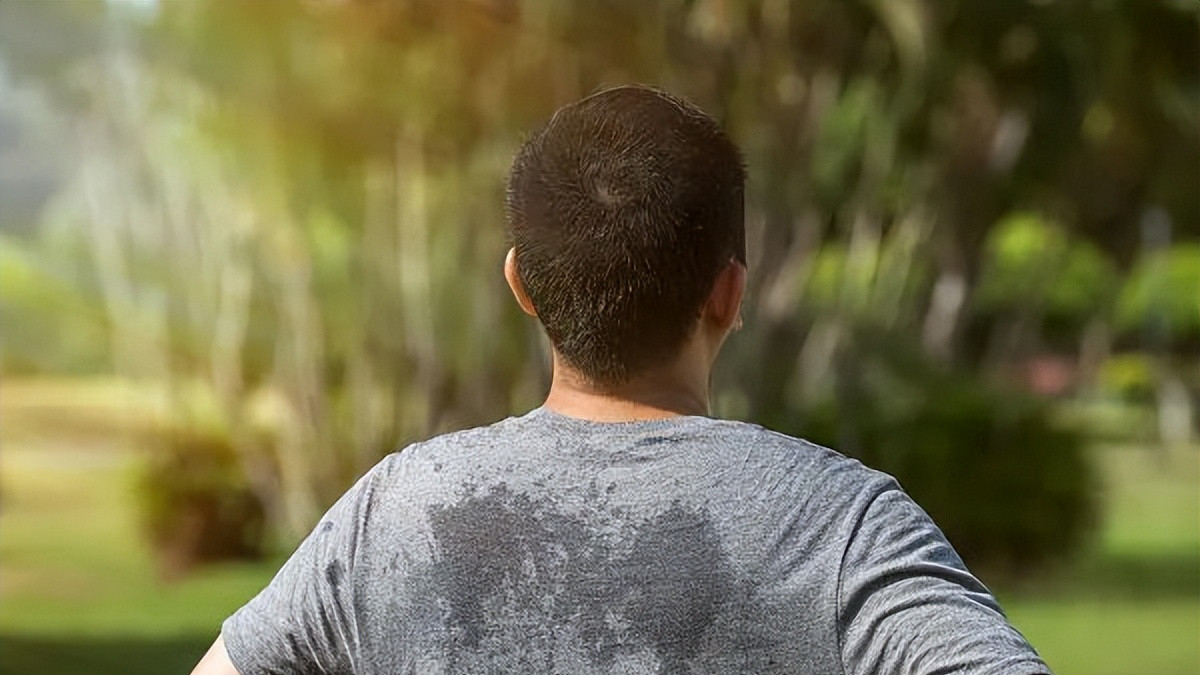 夏天比别人多出一倍的汗？中医：多是5个原因，教你有效止汗