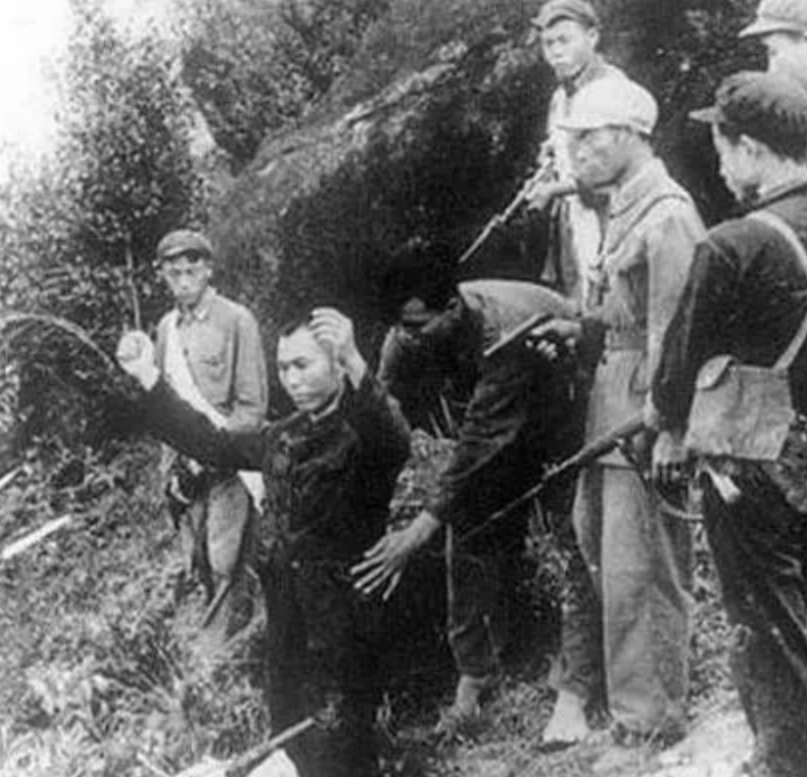 1948年9月，冉益智叛变，供出大批地下党，包括罗广斌。特务头子徐远举去抓罗广斌