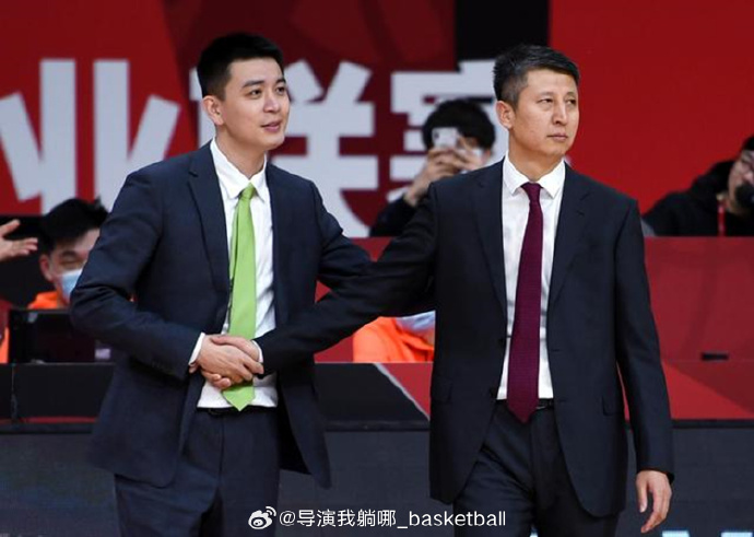 长得帅也就罢了，这情商咋还那么高呢？
杨鸣真是太会了。作为吃了回头草的辽宁男篮主