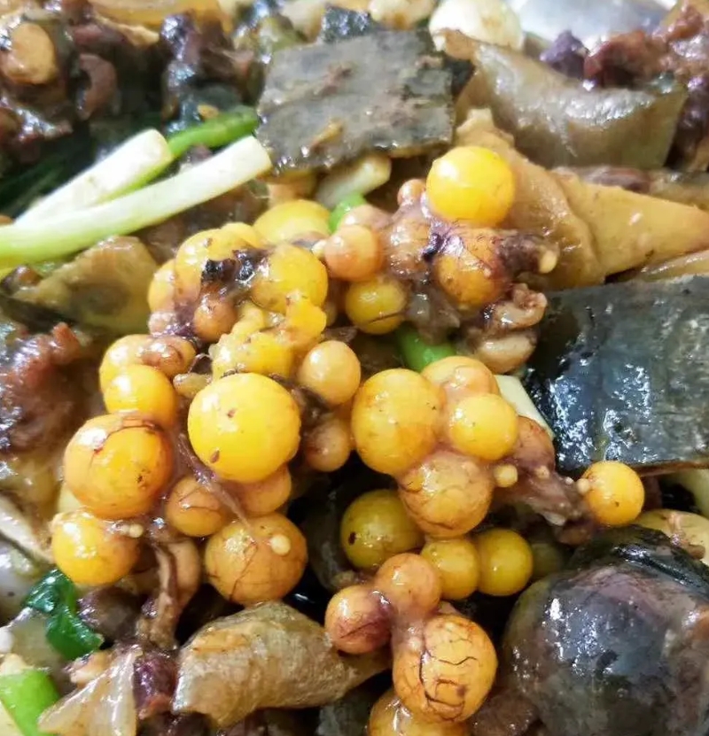 去串亲戚，看到这一盆吃的我的小脑直接萎缩了，这是啥啊？猜了半个小时没看出来，有谁