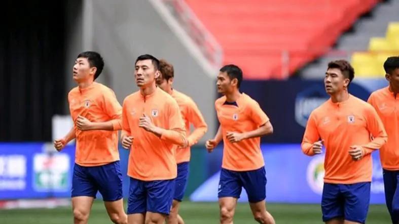 老崔不走顶级神锋永别泰山！2年后归化搭档韦世豪+谢大腿踢世预赛