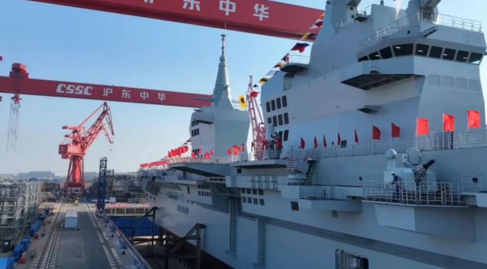 076两栖攻击舰专为收复台湾准备的？国防部给了个准信！
    
据俄卫星通讯社