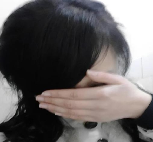 广东，一离异独居女子，听见隔壁夫妻晚上，经常发出恩爱有加的声音，渐渐心生怨恨，多