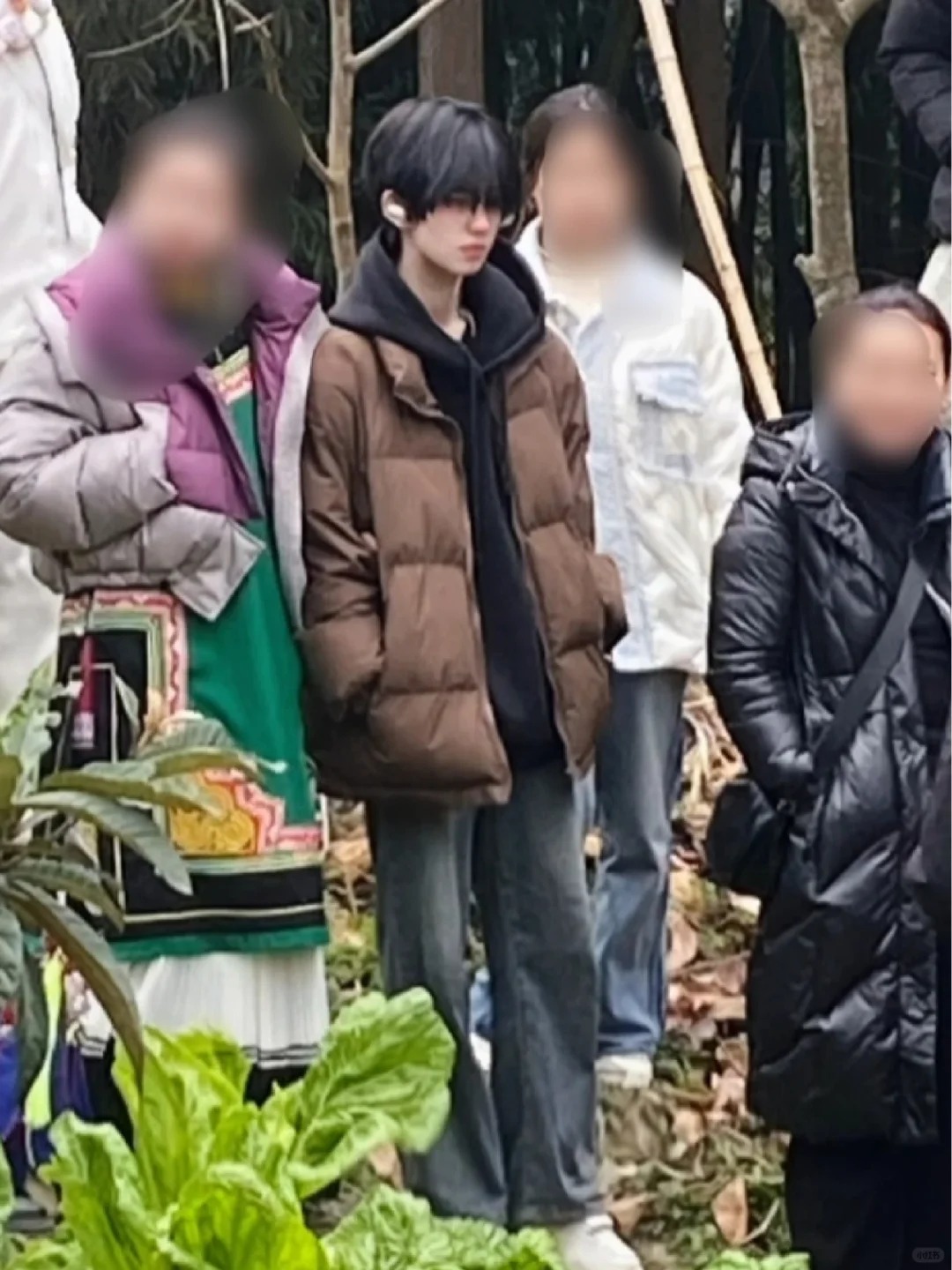 九年没回老家了，这次寒假回老家给表姐送亲
剪了个头发，不说话时老半天没人看出我是