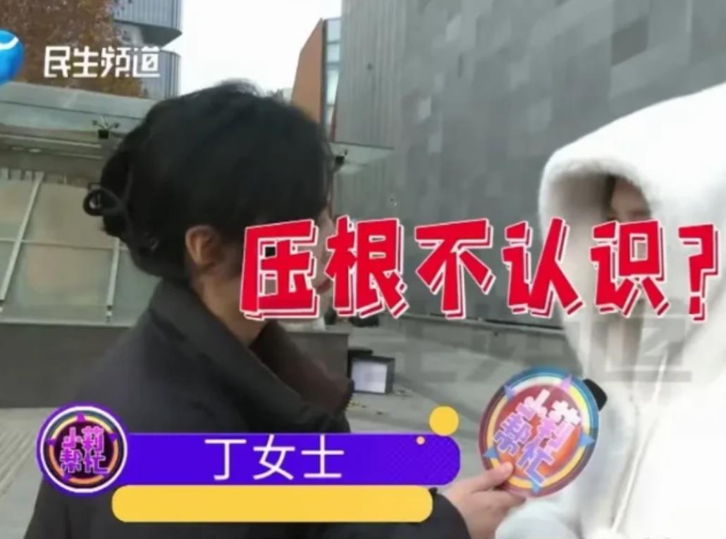 河南郑州，一辆停在路边的奔驰车，竟成了某名女子深夜发泄的目标。从监控视频中可以看