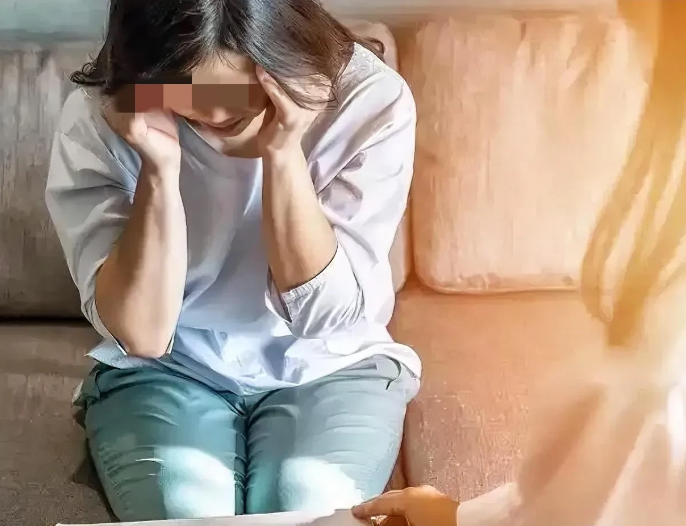 “岂有此理！”广东，一女孩两岁的时候就被父母送到了姑姑家寄养，期间，父母很少过问
