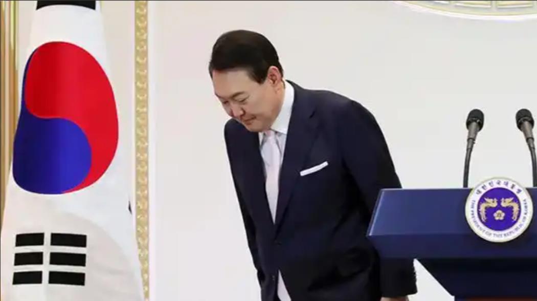 尹锡悦并不是投降，反击第一枪已经打响，第二个朴槿惠或诞生

在15号的逮捕行动中