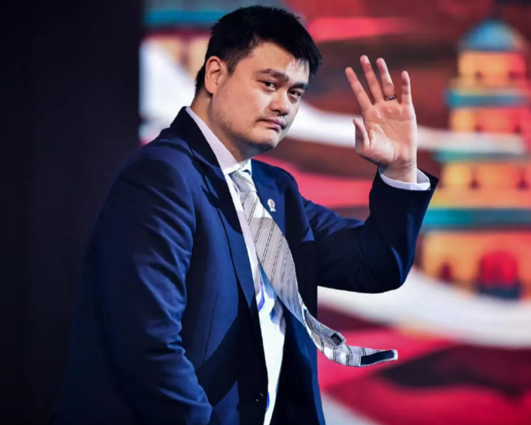 姚明的离开，似乎给中国篮球的低迷做了个总结。两届奥运会没戏，亚洲霸主地位不保，男