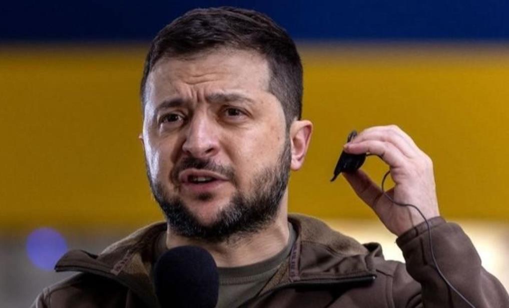 战火纷飞的乌克兰，前线战况告急，士兵们正在用生命捍卫国土。然而，就在这危急时刻，