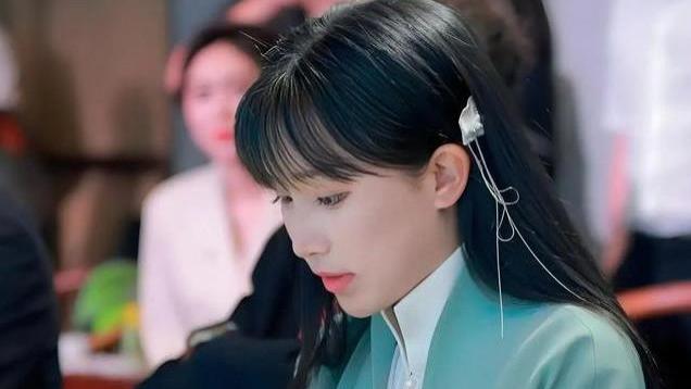 是蠢还是坏？李子柒前公司该慌了，硬刚资本3年后归来获官媒支持