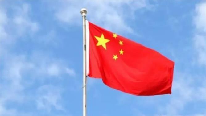 在我们军方严正警告“台独分子”，表示美制武器不是民进党当局的护身符，而是自取灭亡