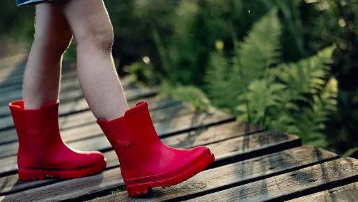 宝宝好奇心强，是好事还是坏事？