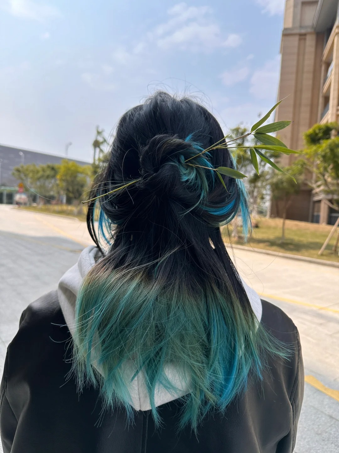 有没有这种发簪啊！！！！！
朋友给我做的造型好好看！😍😍😍

发簪是路边的