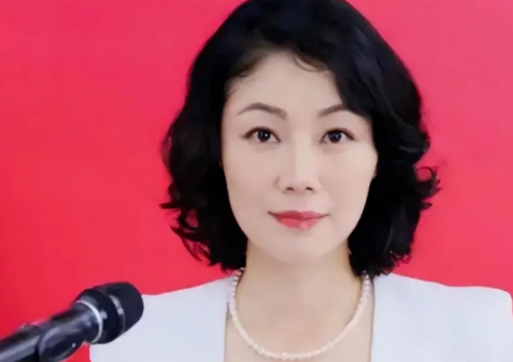 中国最贵的女秘书：年薪849.2万，虽已年近50岁了，还像个少女。这位女秘书就是