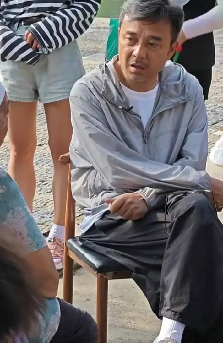 汪涵活得真实，因为他接地气，自然衰老才是最好的，这样的老干部风格，老百姓喜欢，何