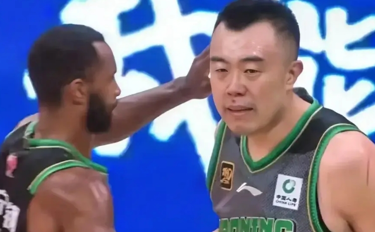 别打了，都走吧！随着辽宁队被新疆20分双杀，这3名球员赶紧走人吧，留着也没用，他
