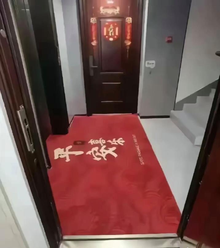 这一刻，“远亲不如近邻”具像化了