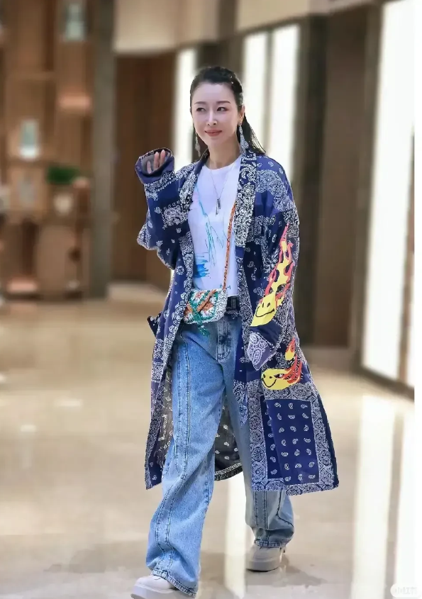 一首歌吃了一辈子，认出是谁了吗？不敢相信50多岁了。