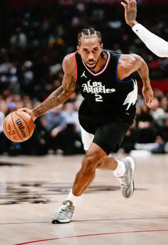 NBA没有非卖品，只有没有交易价值的球员：

▪️詹姆斯——服役过3支球队（湖人