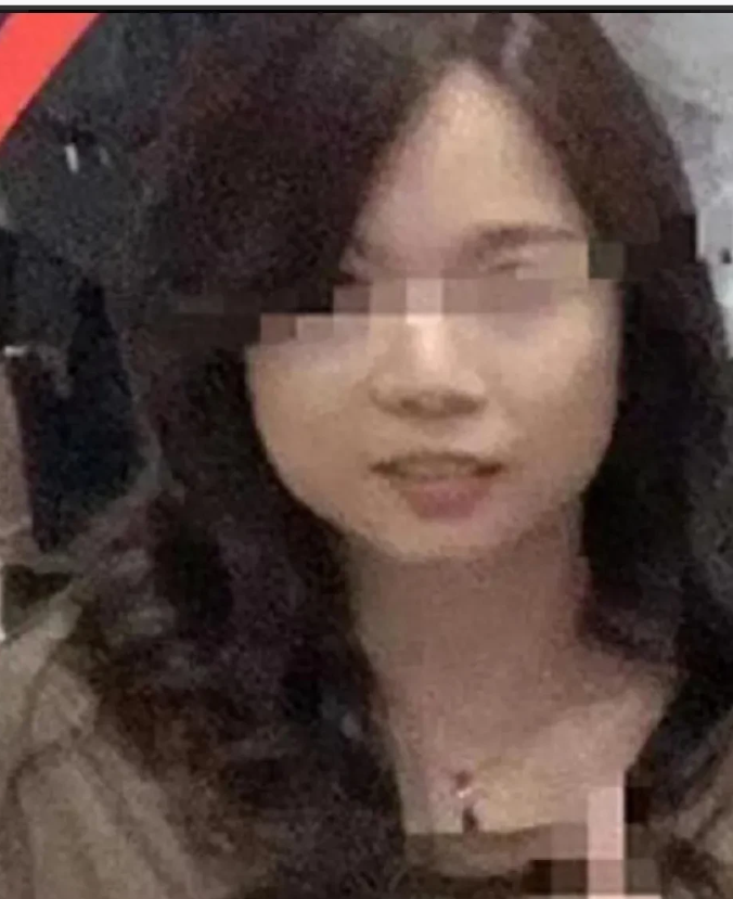 广东揭阳县人民医院最近上演了一场现实版“后宫戏”。貌美的后勤小姐姐黄某瑶竟然和科