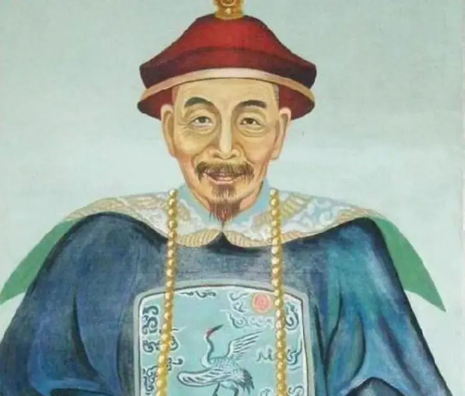 1750年，乾隆指使亲信抄张廷玉的家，想找到一样东西整死他。然而，张廷玉的一个习