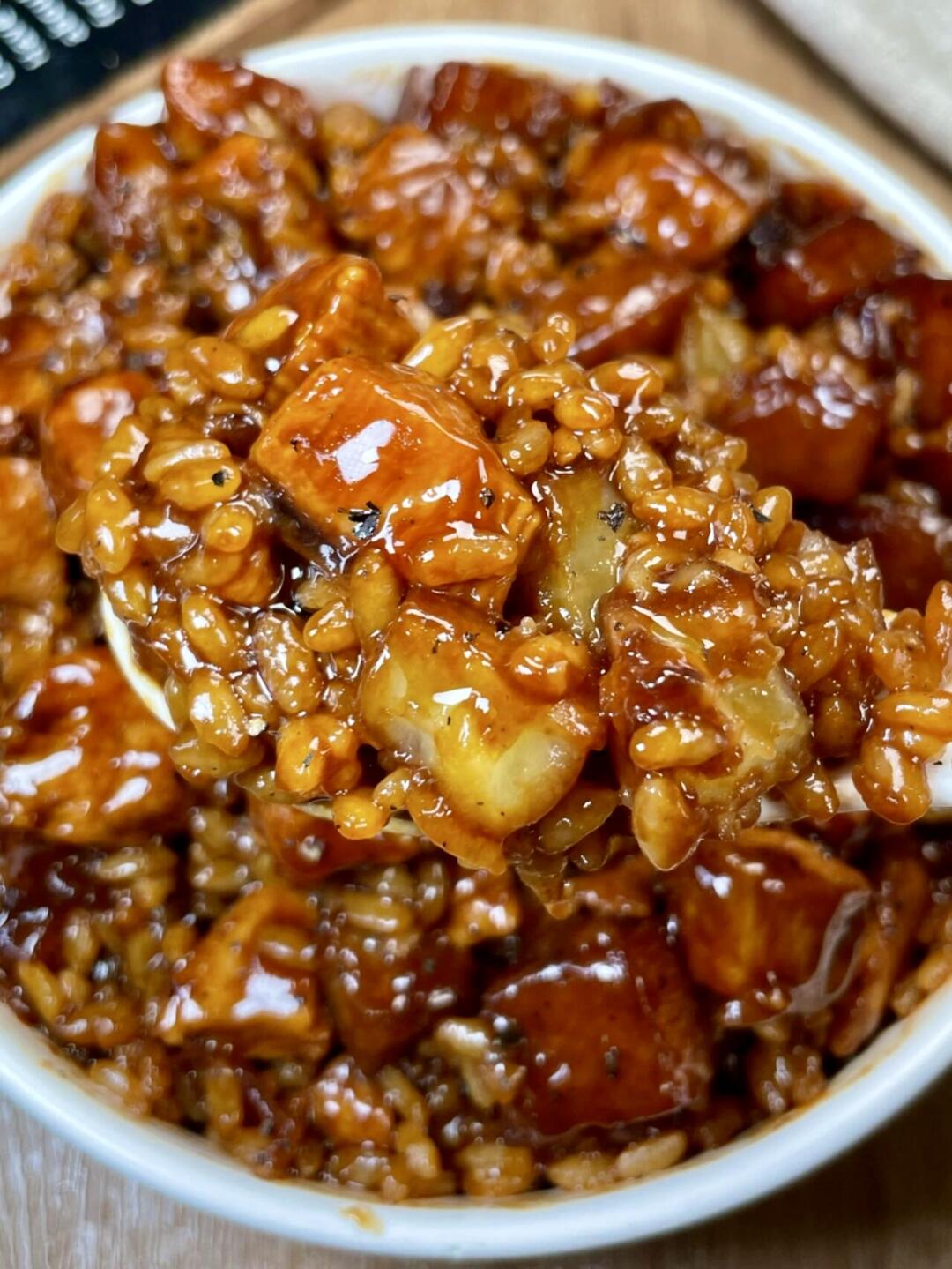 从小吃到大的红烧肉做法，快来试试！好多红烧肉做法都加好多香料，我试过，不太喜欢那