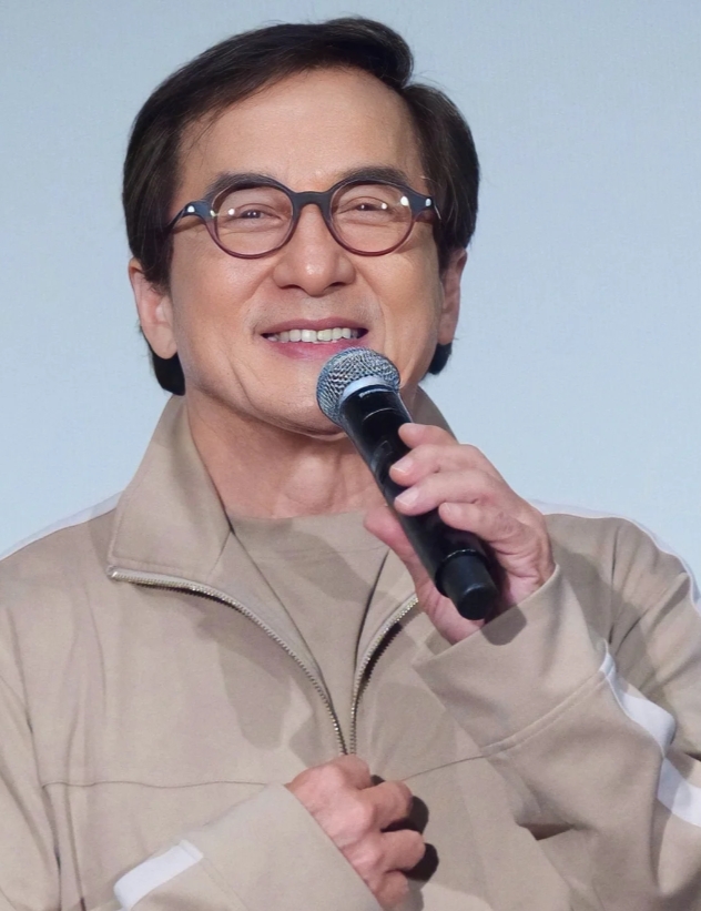 成龙家庭困扰：儿女的教育问题与弥补错误