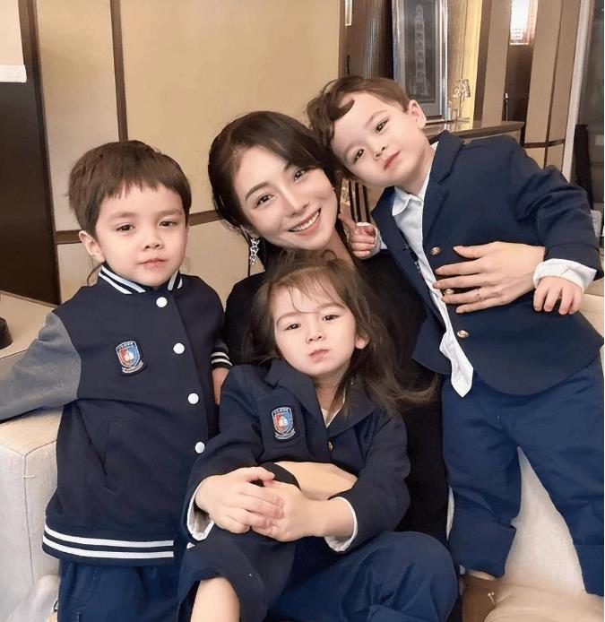 “我不需要男人！”2018年29岁女孩在事业巅峰期决定瞒着母亲前往泰国购买英国男