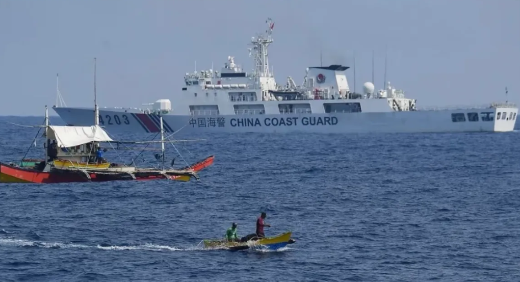 黄岩岛事件升级！
终于出手了！

        之前在黄岩岛附近海域的东方大国