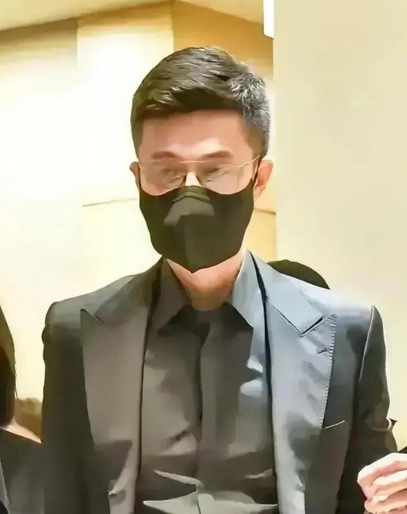 小S豪门婚姻现裂缝！

姐夫许雅筠被曝随时准备甩锅跑路，网友细数