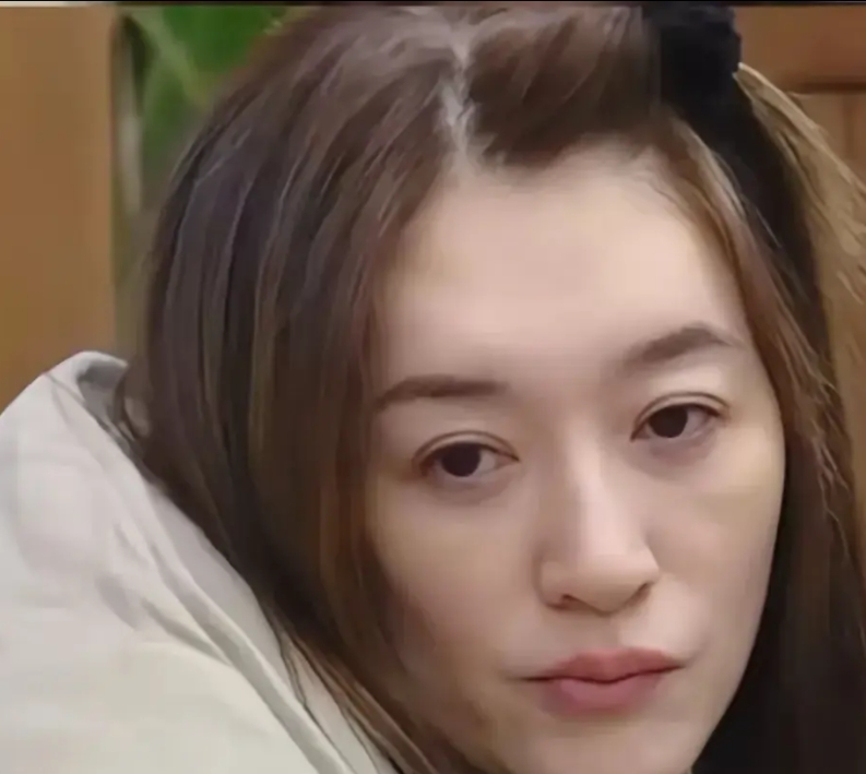 李小冉漂亮吗？
很多人都说她漂亮
但是，说实话
李小冉真的很白
要是说漂亮
总觉