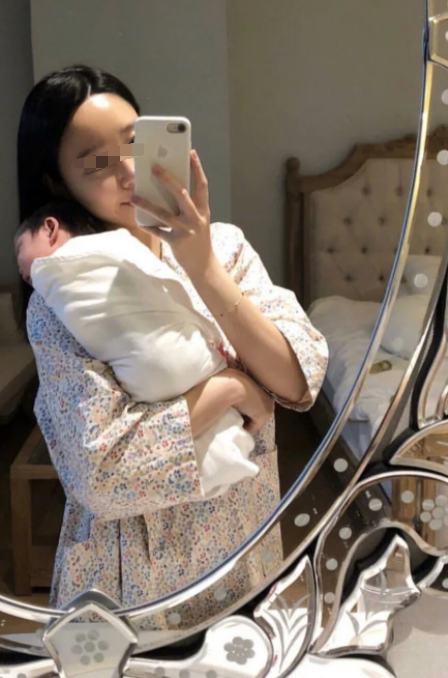 黑龙江一女子，坐月子的时候，娘家妈送了几十斤排骨、猪脚猪肚让女子补身体。结果，婆