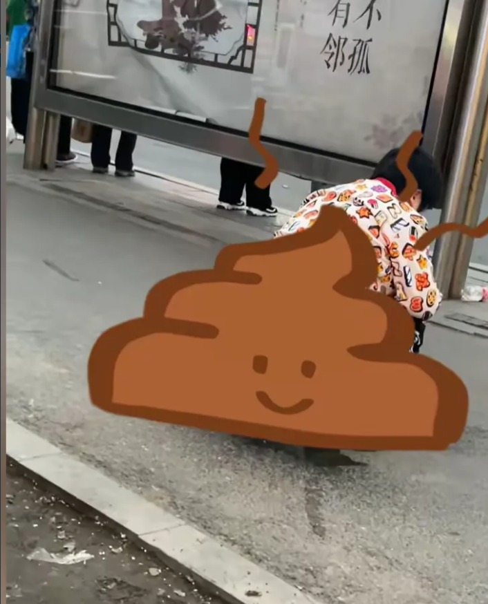 老外吓得嘴都合不住！美国小伙滑板旅行沈阳，遇大妈闹市当街拉屎。

我真的裂开了，