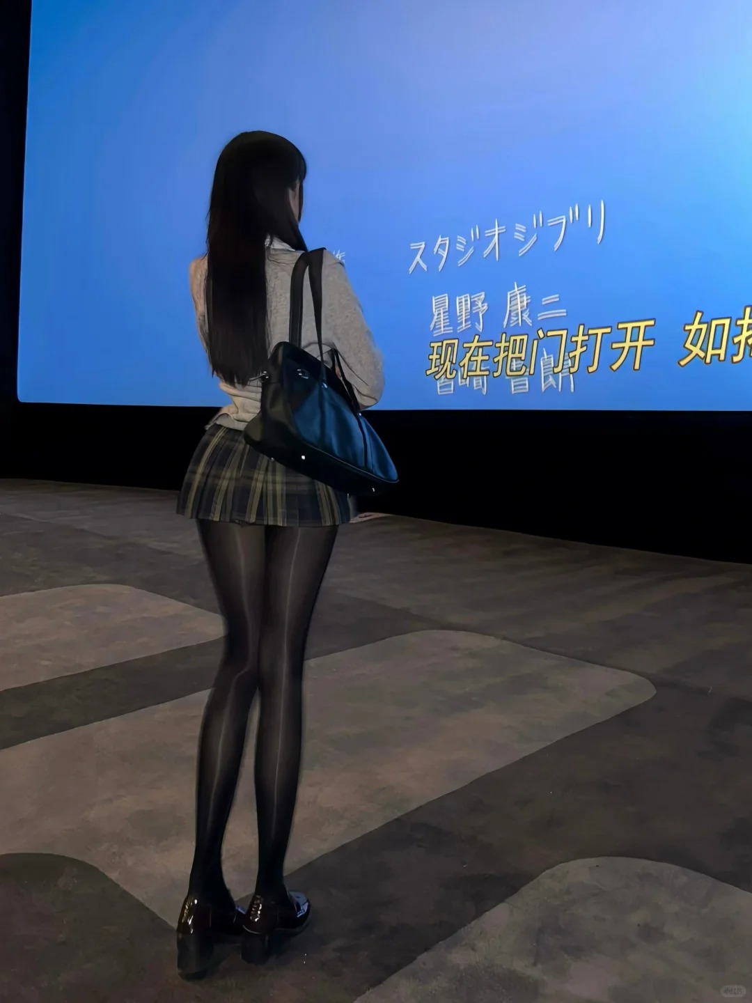 电影院拍照｜JK女友
-

哇啦哇啦好可爱！
（电影结束才到角落拍的哦～最后一场