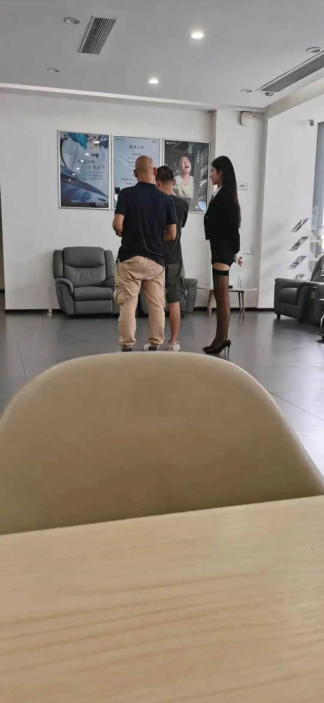 大公司的女秘书…
