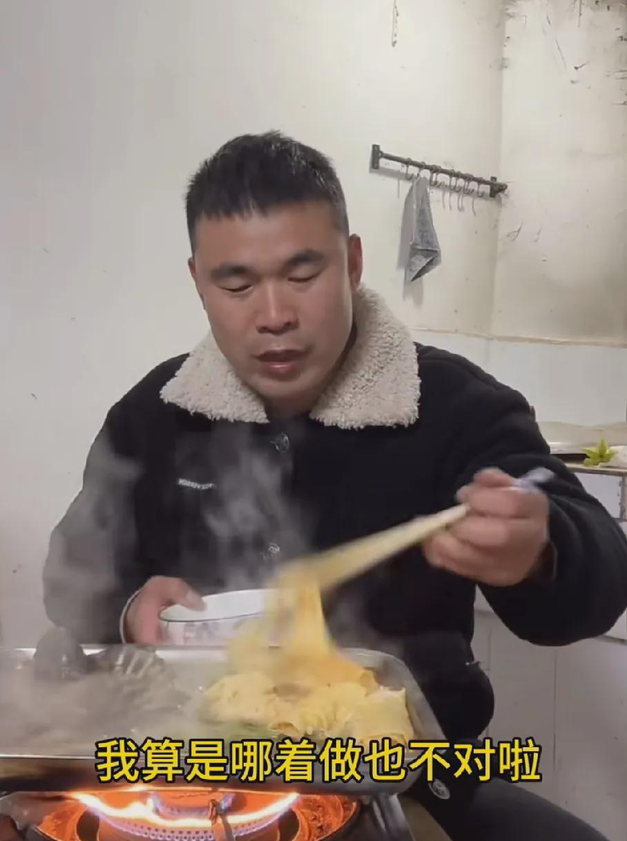  
 
 
 
这事儿闹得沸沸扬扬。老汉住院第七天，三个子女原本商量好轮流陪护。